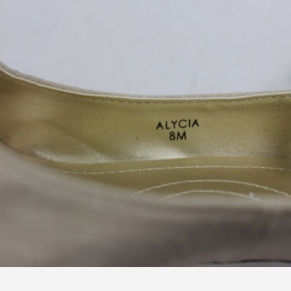 Tahari Heels - Picture 4 of 4